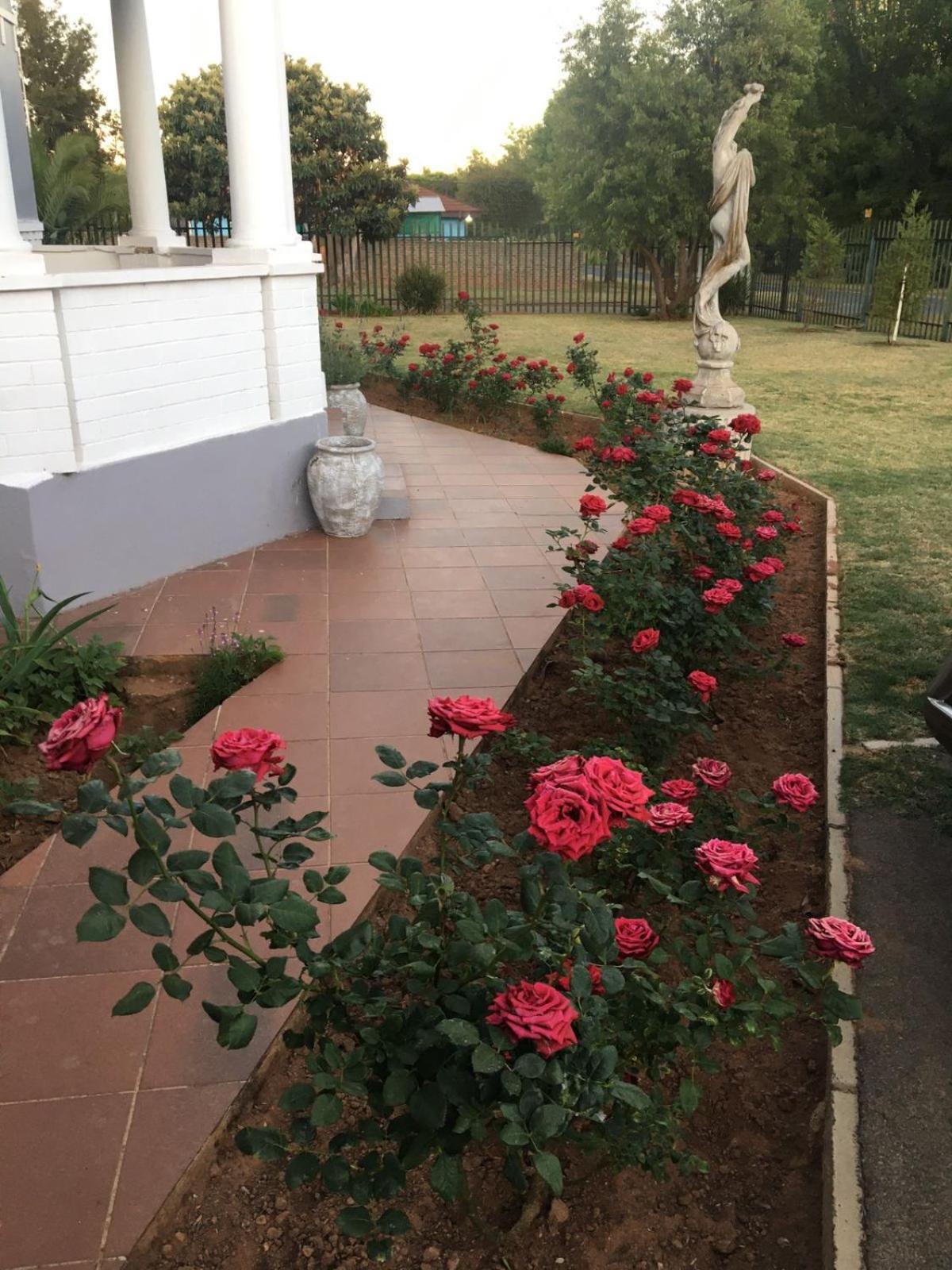The Cradle'S Rest Guest House Krugersdorp Exterior photo