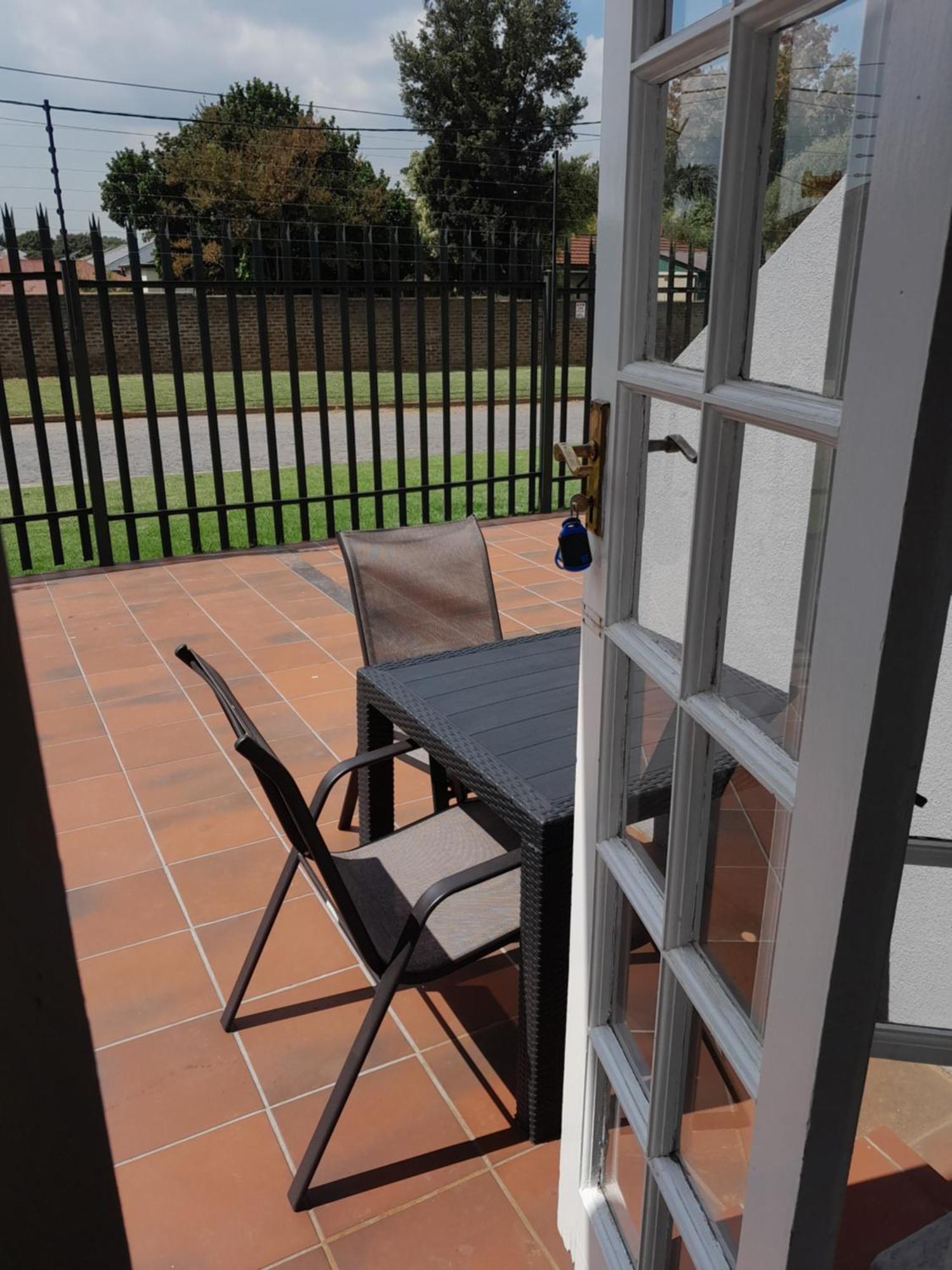 The Cradle'S Rest Guest House Krugersdorp Room photo